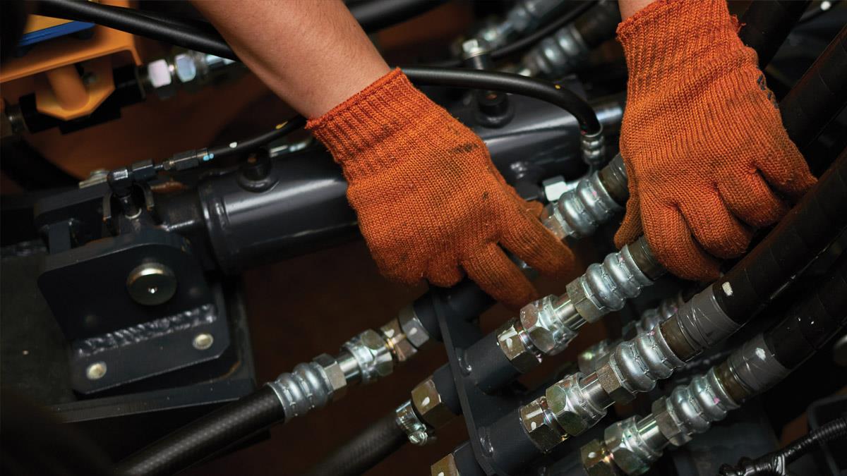 Hands fixing a machine | Common hydraulic issues | Hydraulic megastore